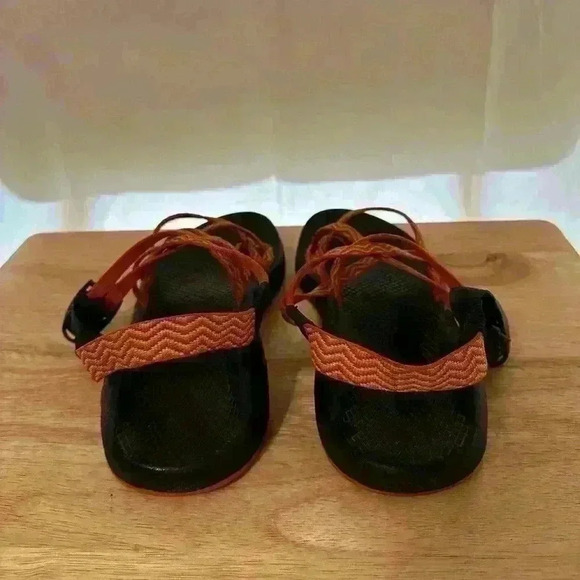 Chaco Women’s Sz 7 Z/2 Classic Outdoor Hiking Sandals - Orange‎ Chevron Print - Picture 5 of 9
